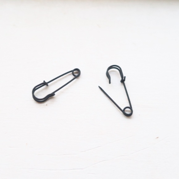 Safety Pin Earrings Vintage Style - Picture 8 of 8